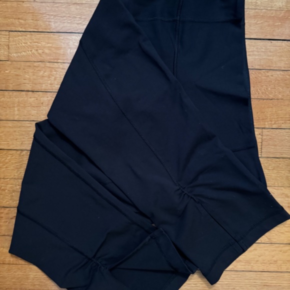 Lululemon crop split back black leggings size 8 - Picture 5 of 6